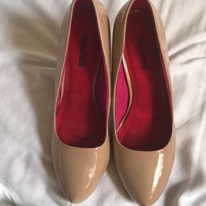 Nude Pumps